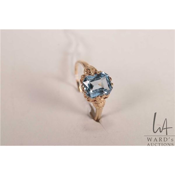 10kt yellow gold and citrine gemstone ring, size 7