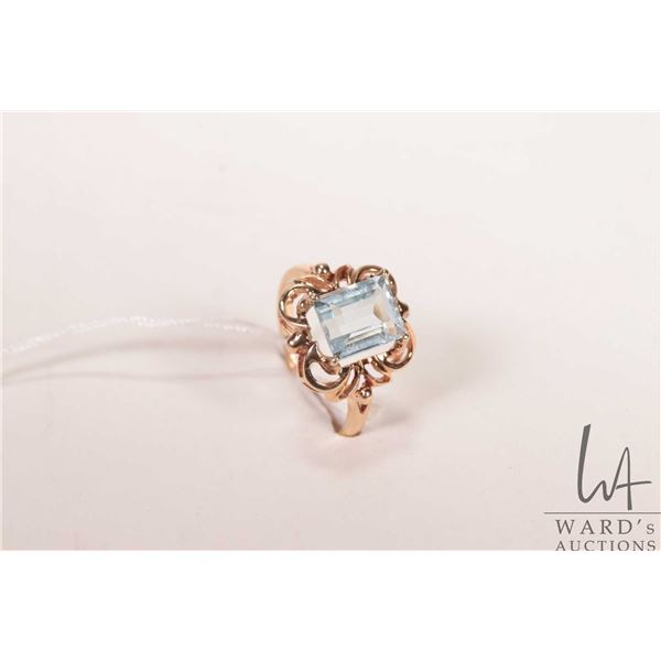 10kt yellow gold ring set with electronically tested aquamarine/ aquamarine like gemstone, size 7.75