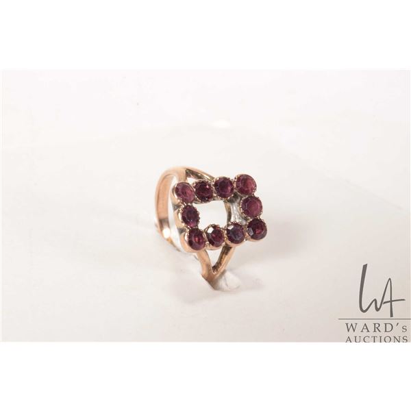 Antique 10kt yellow gold ring set with ten round cut amethyst gemstones, size 4