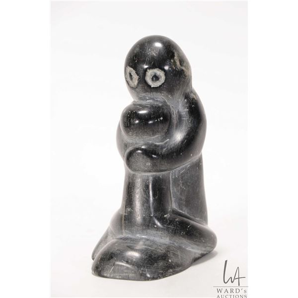 Keny Saunders, hand carved Inuit soapstone mother and child, 5" in height
