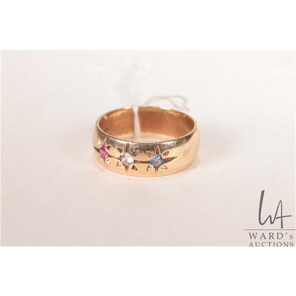 10kt yellow gold band set with three coloured gemstones, size 8
