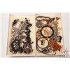 Image 1 : Tray lot of vintage and collectible costume jewellery including enamel brooches, puddy cat brooches,