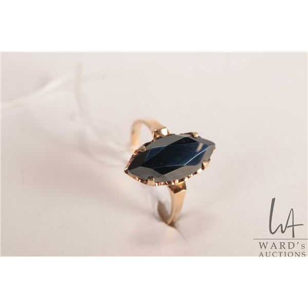 10kt yellow gold and hematite gemstone ring size 7.25