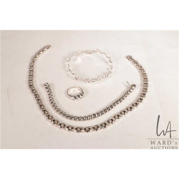 Tray lot of jewellery including 7 1/2" bracelet and 16" necklace, both marked 925 and a sterling sil