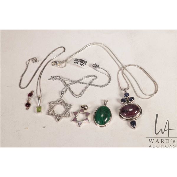 Tray lot of jewellery including 22" neck chain with cabochon stone pendant, 17" sterling box chain m