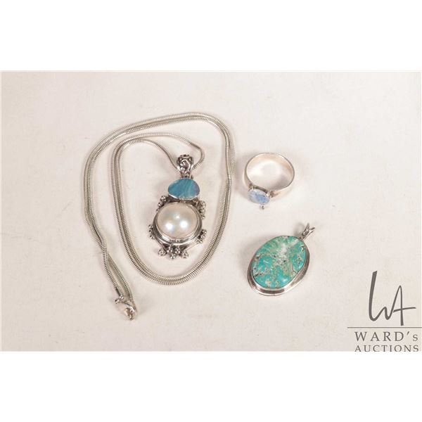 Tray lot of jewellery including pearl/ pearl like and stone pendant marked 925, plus a size 9.5 unma