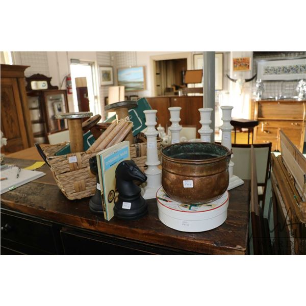 Selection of modern and semi-modern decor Including 4 12" high candlesticks, chess motif bookends, b