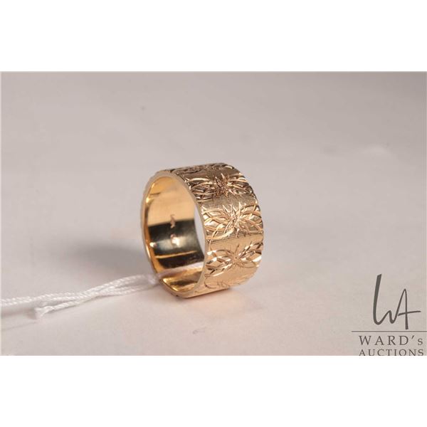 14kt yellow gold band with etched design, size 6