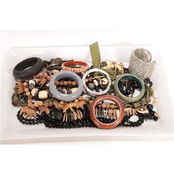 Tray lot of vintage and collectible costume jewellery including necklaces and bracelets