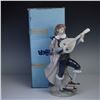 Image 6 : Lladro Porcelain Sculpture, Little Troubadour 1001314