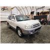 Image 9 : PARKSVILLE - 2005 HYUNDAI SANTA FE, WHITE, 193197 KMS, ALL WHEEL DRIVE. - D977927