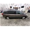 Image 12 : PARKSVILLE - 2004 TOYOTA SIENNA XLE, GREY, 310307 KMS, FRONT WHEEL DRIVE. - B063442
