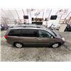 Image 13 : PARKSVILLE - 2004 TOYOTA SIENNA XLE, GREY, 310307 KMS, FRONT WHEEL DRIVE. - B063442