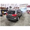 Image 16 : PARKSVILLE - 2004 TOYOTA SIENNA XLE, GREY, 310307 KMS, FRONT WHEEL DRIVE. - B063442