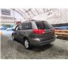 Image 20 : PARKSVILLE - 2004 TOYOTA SIENNA XLE, GREY, 310307 KMS, FRONT WHEEL DRIVE. - B063442