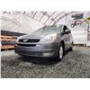Image 2 : PARKSVILLE - 2004 TOYOTA SIENNA XLE, GREY, 310307 KMS, FRONT WHEEL DRIVE. - B063442