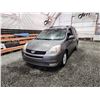 Image 3 : PARKSVILLE - 2004 TOYOTA SIENNA XLE, GREY, 310307 KMS, FRONT WHEEL DRIVE. - B063442