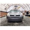 Image 5 : PARKSVILLE - 2004 TOYOTA SIENNA XLE, GREY, 310307 KMS, FRONT WHEEL DRIVE. - B063442