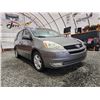 Image 8 : PARKSVILLE - 2004 TOYOTA SIENNA XLE, GREY, 310307 KMS, FRONT WHEEL DRIVE. - B063442