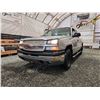 Image 2 : PARKSVILLE - 2005 CHEVROLET SILVERADO K1500, GREY, 245857 KMS, FOUR WHEEL DRIVE. - D221449