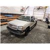 Image 4 : PARKSVILLE - 2005 CHEVROLET SILVERADO K1500, GREY, 245857 KMS, FOUR WHEEL DRIVE. - D221449