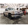 Image 8 : PARKSVILLE - 2005 CHEVROLET SILVERADO K1500, GREY, 245857 KMS, FOUR WHEEL DRIVE. - D221449