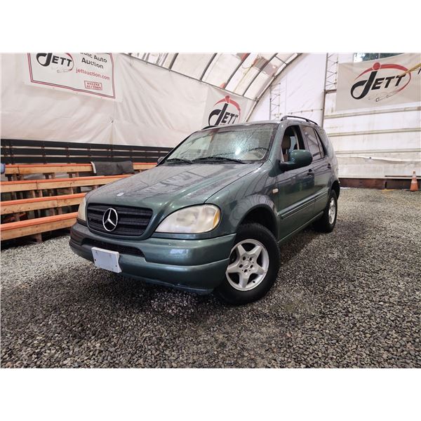 PARKSVILLE - 2001 MERCEDES ML320, GREEN,  300690 KMS, ALL WHEEL DRIVE. - B277450