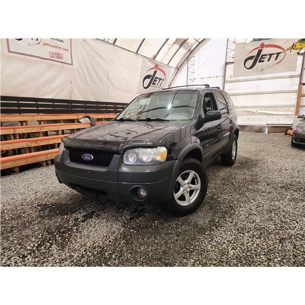 PARKSVILLE - 2005 FORD ESCAPE XLT, BLACK, 308315 KMS, FOUR WHEEL DRIVE. - DB34775