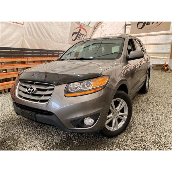 PARKSVILLE - 2011 HYUNDAI SANTE FE, GREY, 137772 KMS, FOUR WHEEL DRIVE. - D038101