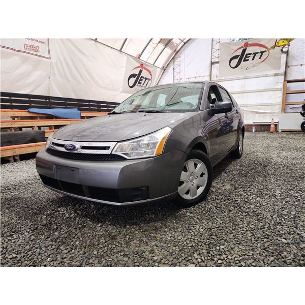 PARKSVILLE - 2010 FORD FOCUS, GREY, 95294 KMS, FRONT WHEEL DRIVE. - D187969