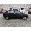Image 11 : PARKSVILLE - 2010 HYUNDAI ACCENT, BLACK, 231142 KMS, FRONT WHEEL DRIVE. - B529032