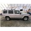 Image 11 : PARKSVILLE - 2006 JEEP COMMANDER, SILVER, 172467 MILES, FOUR WHEEL DRIVE. - B166905