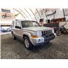 Image 8 : PARKSVILLE - 2006 JEEP COMMANDER, SILVER, 172467 MILES, FOUR WHEEL DRIVE. - B166905