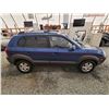 Image 12 : PARKSVILLE - 2006 HYUNDAI TUCSON, BLUE, 288053 KMS, ALL WHEEL DRIVE. NO RESERVE. - P455417