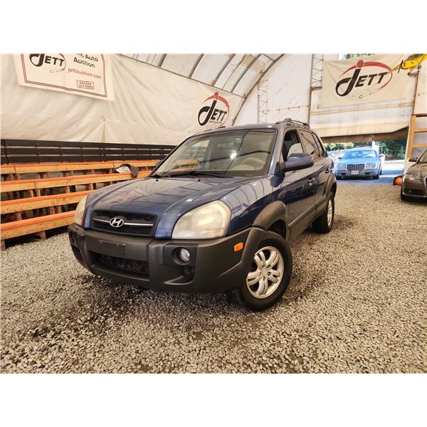 PARKSVILLE - 2006 HYUNDAI TUCSON, BLUE, 288053 KMS, ALL WHEEL DRIVE. NO RESERVE. - P455417