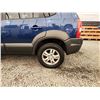Image 29 : PARKSVILLE - 2006 HYUNDAI TUCSON, BLUE, 288053 KMS, ALL WHEEL DRIVE. NO RESERVE. - P455417