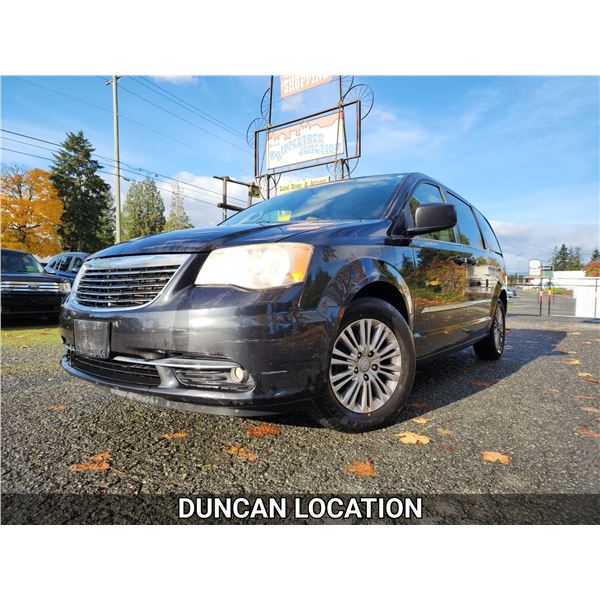 DUNCAN - 2013 CHRYSLER TOWN AND COUNTRY, BLACK, 239965 KMS, FRONT WHEEL DRIVE. - D675821