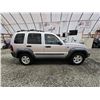 Image 11 : PARKSVILLE - 2006 JEEP LIBERTY, SILVER, 265668 KMS, 4X4. - D275342