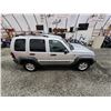 Image 12 : PARKSVILLE - 2006 JEEP LIBERTY, SILVER, 265668 KMS, 4X4. - D275342