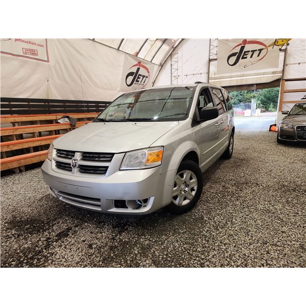 PARKSVILLE - 2009 DODGE GRAND CARAVAN, SILVER, 303661 KMS, FRONT WHEEL DRIVE. - P688948