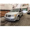Image 1 : PARKSVILLE - 2009 DODGE GRAND CARAVAN, SILVER, 303661 KMS, FRONT WHEEL DRIVE. - P688948