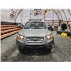 Image 6 : PARKSVILLE - 2011 HYUNDAI SANTA FE, GREY, 204491 KMS, FRONT WHEEL DRIVE. - D037929