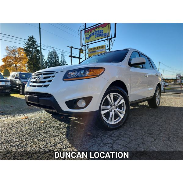 DUNCAN - 2010 HYUNDAI SANTA FE, WHITE, 205386 KMS, ALL WHEEL DRIVE. - D377047