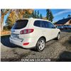 Image 9 : DUNCAN - 2010 HYUNDAI SANTA FE, WHITE, 205386 KMS, ALL WHEEL DRIVE. - D377047