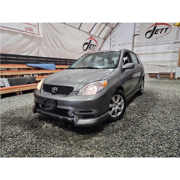PARKSVILLE - 2004 TOYOTA MATRIX, SILVER, 225798 KMS, FOUR WHEEL DRIVE. - D832416