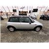 Image 12 : PARKSVILLE - 2004 MINI COOPER, SILVER, 182561 KMS, FRONT WHEEL DRIVE. - PC54226