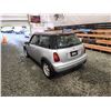 Image 21 : PARKSVILLE - 2004 MINI COOPER, SILVER, 182561 KMS, FRONT WHEEL DRIVE. - PC54226