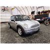 Image 8 : PARKSVILLE - 2004 MINI COOPER, SILVER, 182561 KMS, FRONT WHEEL DRIVE. - PC54226