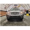 Image 5 : PARKSVILLE - 2011 HYUNDAI SANTA FE, GREY, 204491 KMS, FRONT WHEEL DRIVE. - D037929