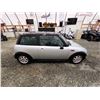 Image 12 : PARKSVILLE - 2004 MINI COOPER, SILVER, 182561 KMS, FRONT WHEEL DRIVE. - PC54226